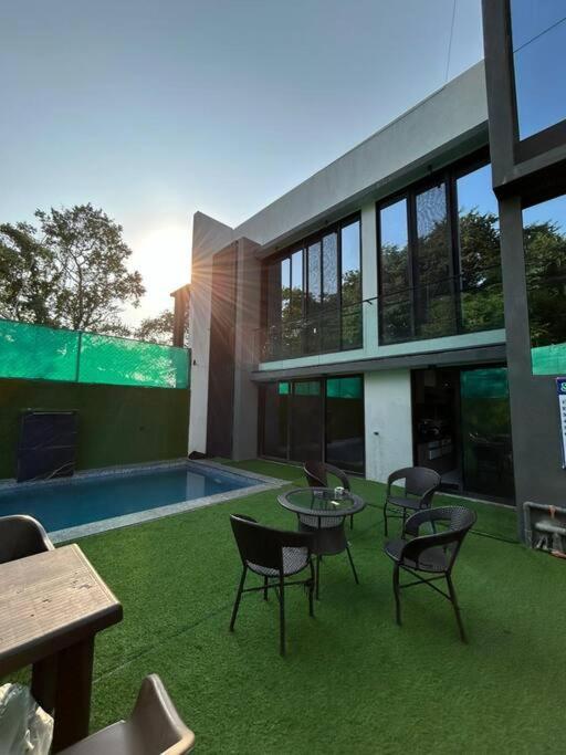 Stayhaven Starmount 4Bhk & Pool Bombay Eksteriør billede