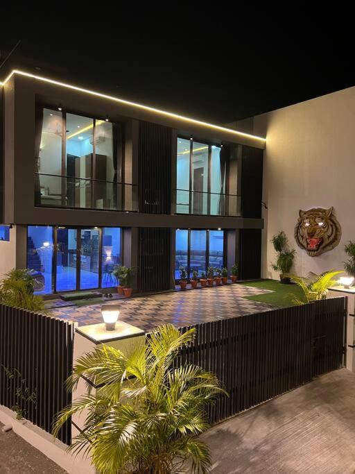 Stayhaven Starmount 4Bhk & Pool Bombay Eksteriør billede