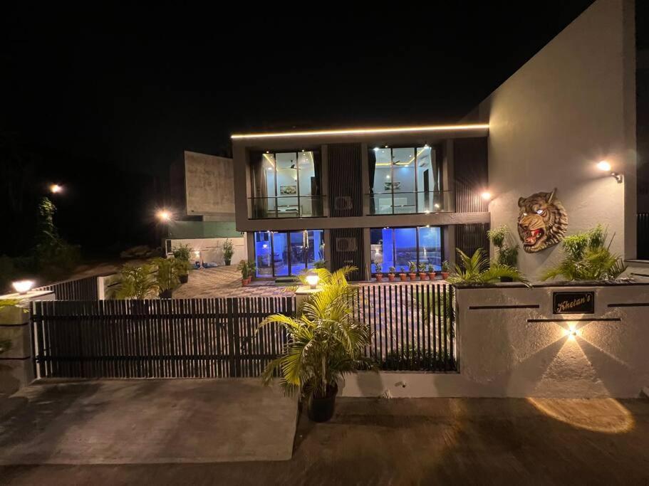 Stayhaven Starmount 4Bhk & Pool Bombay Eksteriør billede